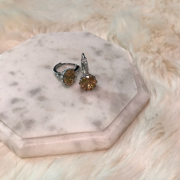 Jewelry - Hoop earrings amber color silver tone